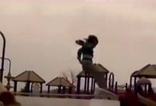 跑酷搞笑视频,翻滚跳跃中的欢乐喜剧